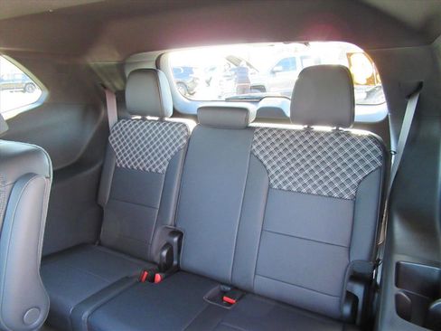 Used 2024 GMC Acadia Denali w/ Super Cruise Package image 32