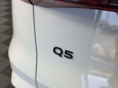 Used 2025 Audi Q5 Premium w/ Convenience Package image 16