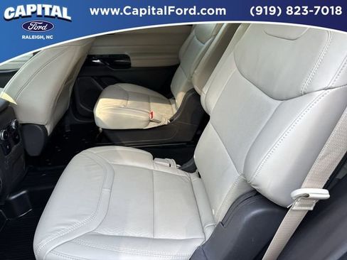 Used 2024 Ford Explorer Platinum w/ Technology Package AWD/4WD image 18