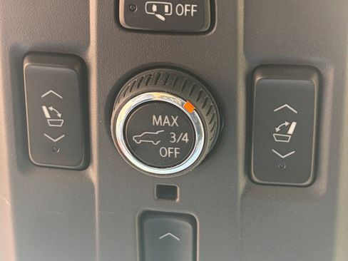 Used 2025 GMC Yukon XL Denali AWD/4WD image 30