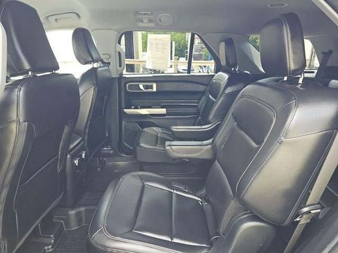Used 2022 Ford Explorer XLT w/ Equipment Group 202A AWD/4WD image 14