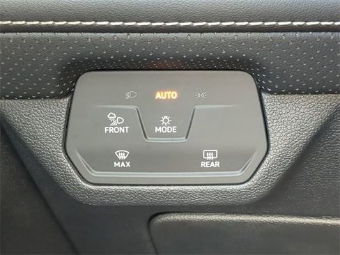 Certified 2024 Volkswagen Atlas Cross Sport SE image 27