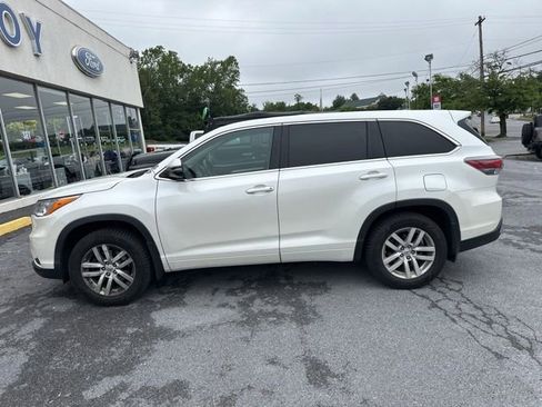 Used 2015 Toyota Highlander LE AWD/4WD image 1