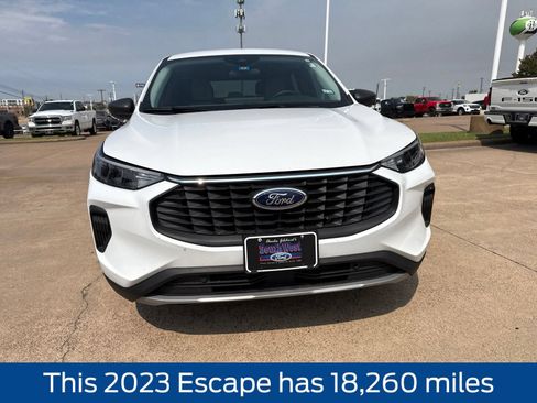 Used 2023 Ford Escape Active w/ Tech Pack #1 FWD image 2