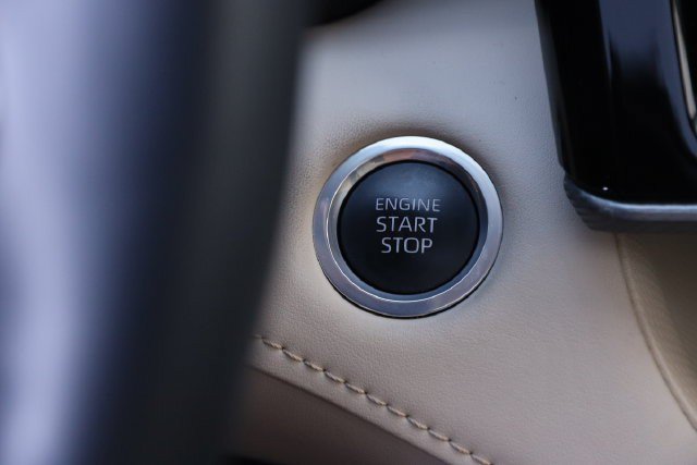 Used 2024 Toyota Highlander Platinum FWD image 17