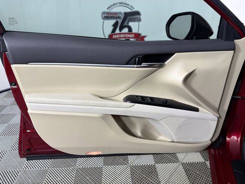 Used 2019 Toyota Camry LE w/ Sunroof Package image 11