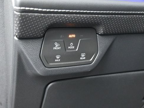 Used 2024 Volkswagen Atlas Cross Sport SEL Premium R-Line image 16