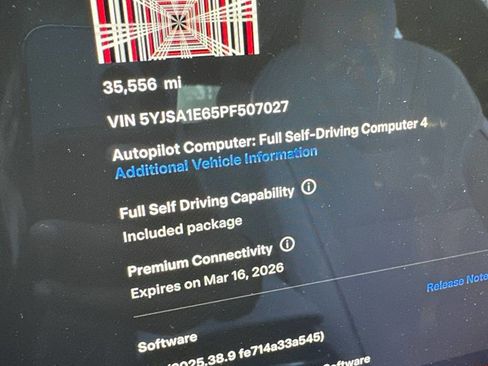 Used 2023 Tesla Model S Plaid image 3