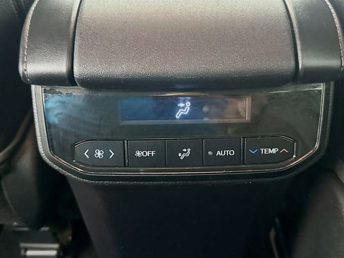 Used 2023 Toyota Highlander LE image 25