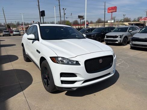 Used 2020 Jaguar F-PACE Premium image 2