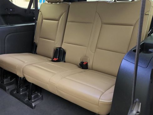 Used 2023 Chevrolet Suburban Premier AWD/4WD image 25