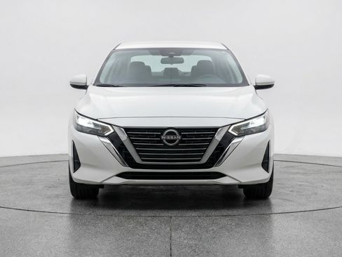 Used 2025 Nissan Sentra SV FWD image 2