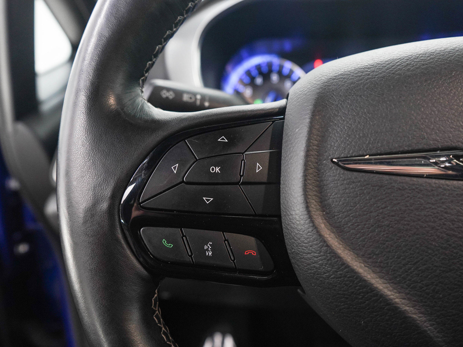 Used 2019 Chrysler Pacifica Touring-L Plus w/ Advanced Safetytec Group FWD image 27