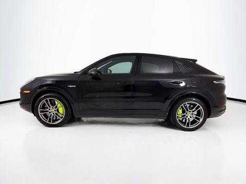 Certified 2021 Porsche Cayenne Turbo S AWD/4WD image 2