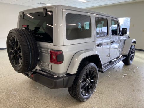 Used 2024 Jeep Wrangler Sahara w/ Technology Group image 7