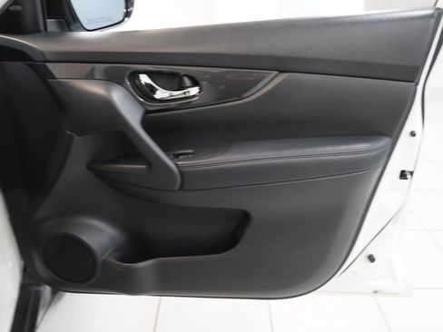 Used 2017 Nissan Rogue SV w/ SV Premium Package AWD/4WD image 29