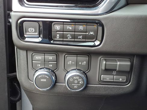 New 2026 GMC Yukon Elevation w/ Elevation Premium Package AWD/4WD image 18