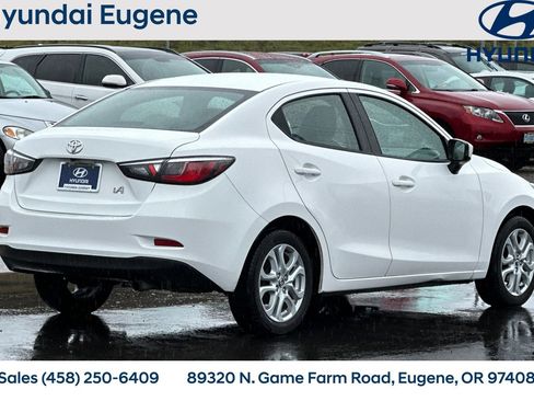 Used 2017 Toyota Yaris iA image 3