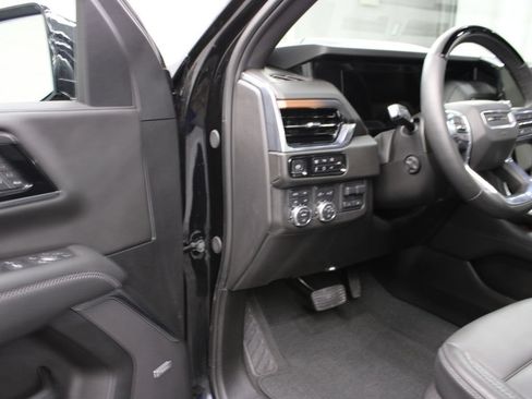 Used 2025 GMC Yukon Denali w/ Denali Reserve Package AWD/4WD image 63