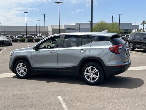 Certified 2024 GMC Terrain SLE FWD image 3