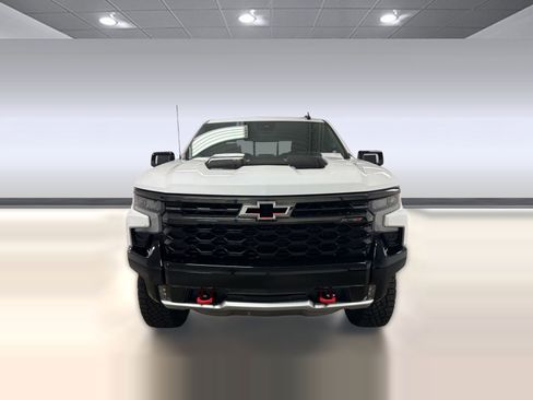 Used 2024 Chevrolet Silverado 1500 ZR2 w/ Technology Package AWD/4WD image 4