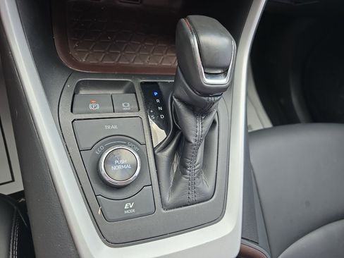 Used 2021 Toyota RAV4 Limited AWD/4WD image 25