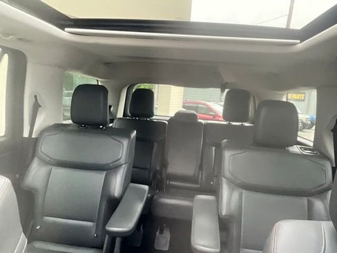 Used 2025 Ford Expedition Active AWD/4WD image 5