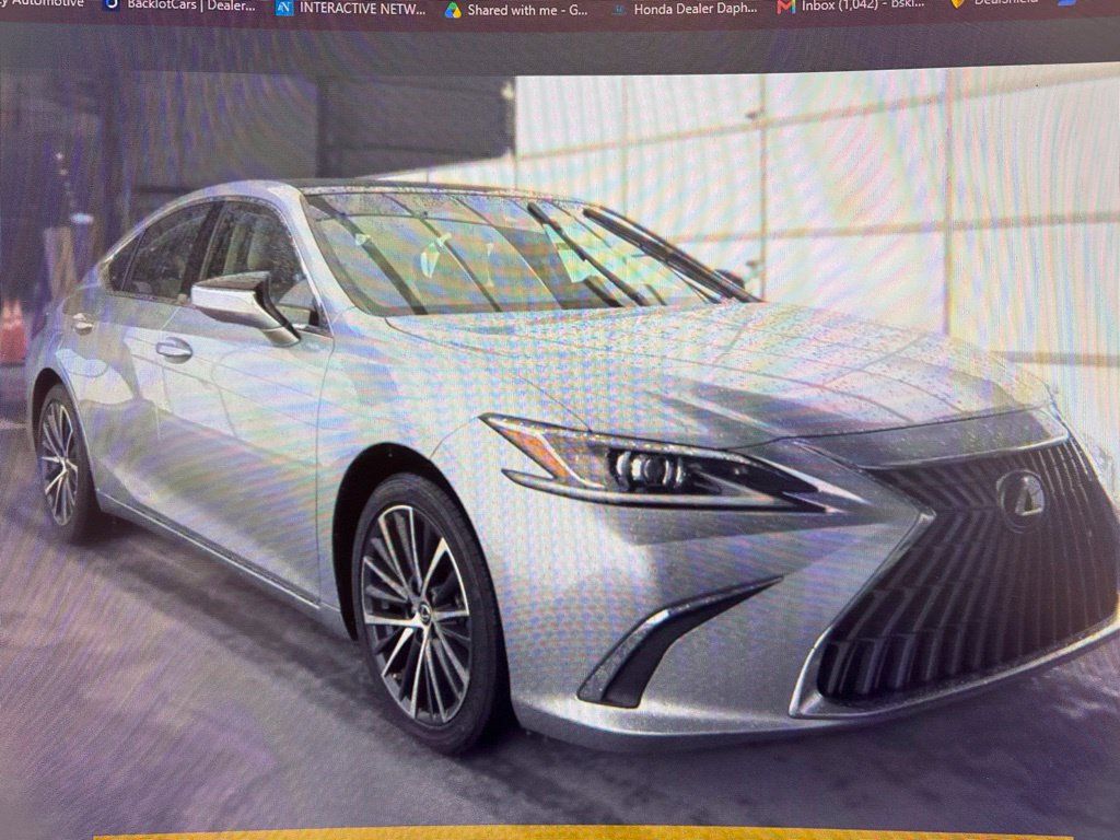 Used 2024 Lexus ES 350 w/ Premium Package FWD image 2