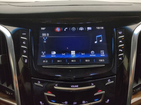 Used 2017 Cadillac Escalade Luxury image 25