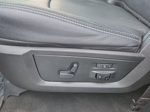 Used 2017 RAM 1500 Laramie AWD/4WD image 10