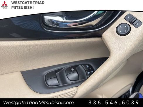 Used 2017 Nissan Rogue S image 11