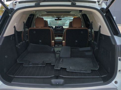 Certified 2025 Nissan Pathfinder Platinum AWD/4WD image 34