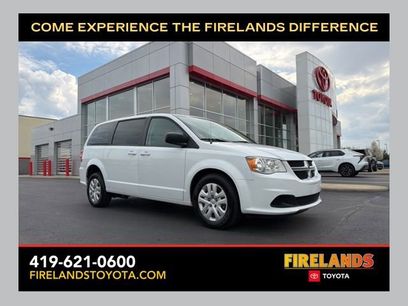 Used 2018 Dodge Grand Caravan SE w/ UConnect Hands-Free Group