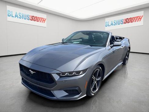 Used 2025 Ford Mustang Premium RWD image 13