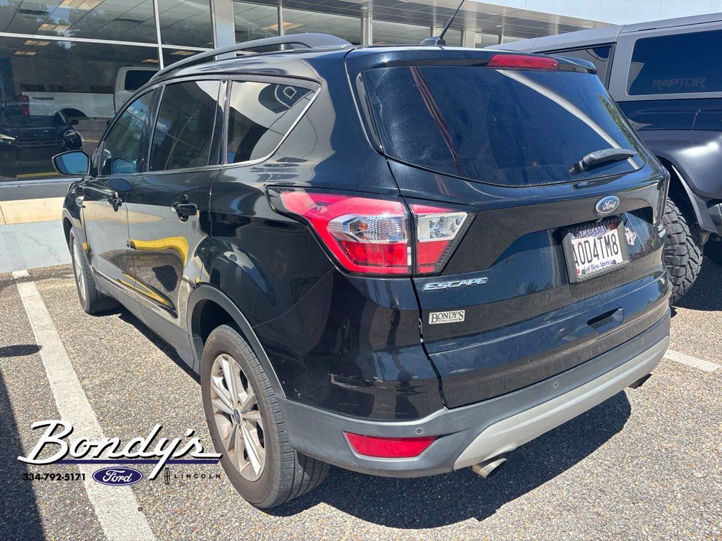 Used 2017 Ford Escape SE w/ Equipment Group 201A FWD image 4