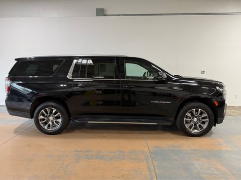 Used 2024 Chevrolet Suburban LT w/ LT Signature Plus Package AWD/4WD image 6