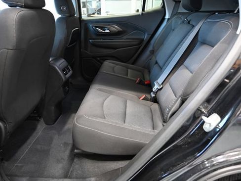 Used 2024 GMC Terrain SLE w/ Driver Convenience Package FWD image 9