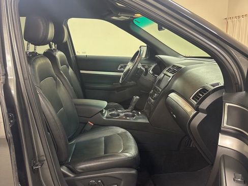 Used 2016 Ford Explorer XLT w/ Equipment Group 202A FWD image 26