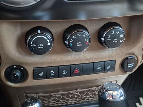 Used 2015 Jeep Wrangler Unlimited Sahara w/ Max Tow Package AWD/4WD image 13