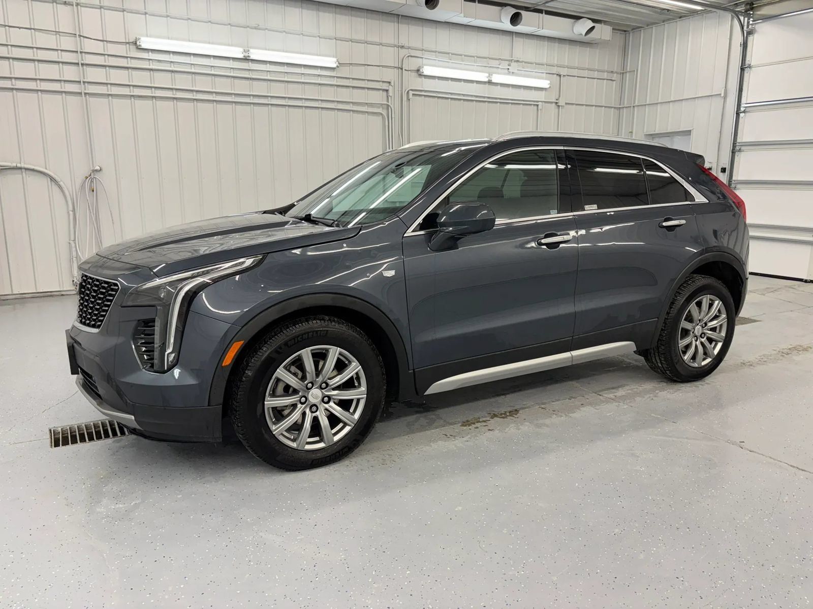 Used 2020 Cadillac XT4 Premium Luxury w/ Technology Package FWD image 1