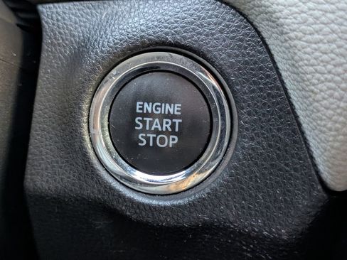 Used 2019 Toyota RAV4 XLE w/ Convenience Package image 30