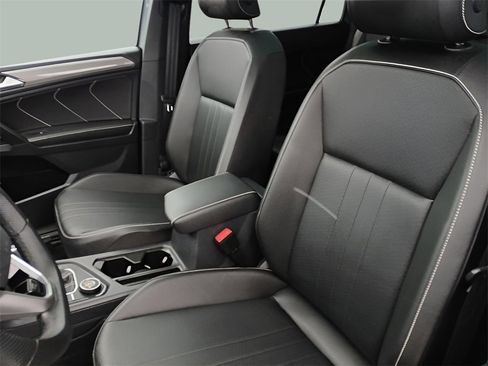 Used 2022 Volkswagen Tiguan SE R-Line image 19