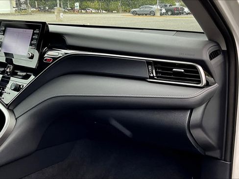 Used 2023 Toyota Camry SE image 13