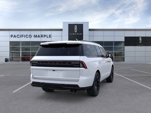 New 2026 Lincoln Navigator Reserve AWD/4WD image 8