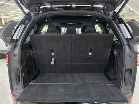 Used 2020 Land Rover Discovery Landmark AWD/4WD image 14