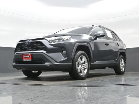 Used 2020 Toyota RAV4 XLE image 28