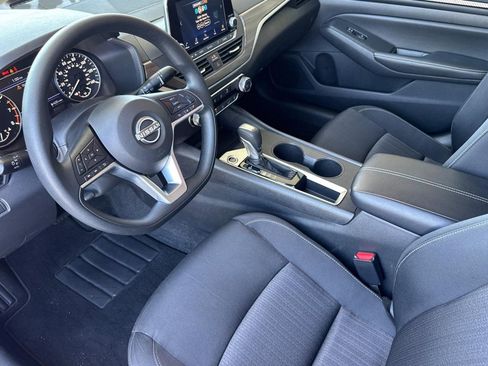 Used 2025 Nissan Altima 2.5 SV FWD image 4