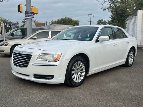 Used 2013 Chrysler 300 image 1