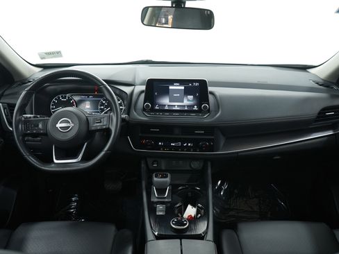 Used 2024 Nissan Rogue SV w/ SV Premium Package image 16