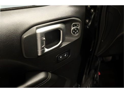 Used 2020 Jeep Wrangler Unlimited Sahara AWD/4WD image 8